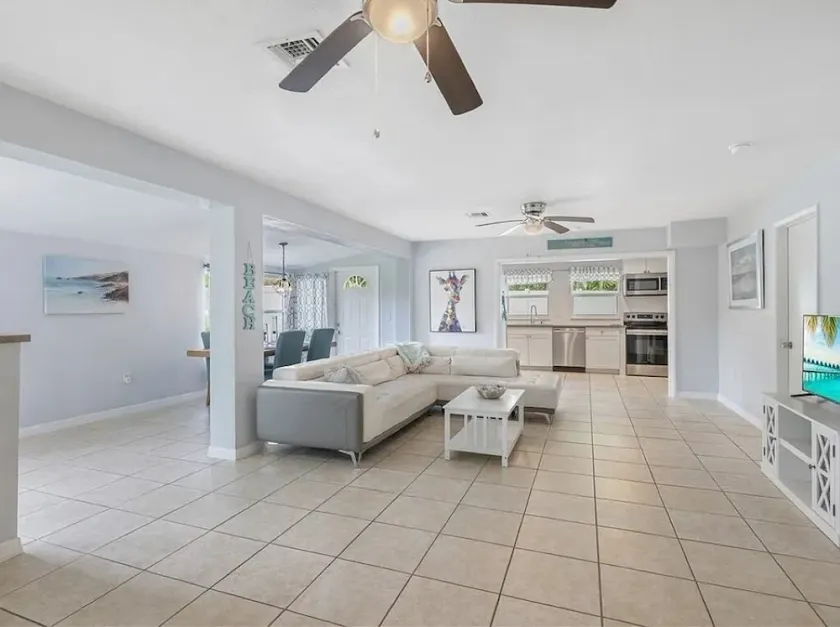 Spacious 3Bed, 2Bath Home with Open Floor Plan - Just 2.5 Miles from the Beach! - Image 1