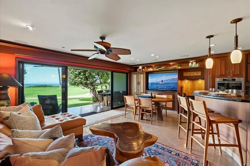 Maalaea Surf Oceanfront 1 BR Water Front Sailors Surfers Paradise Complimentary Car with 6 Nights MSR-F2 by KBM - Image 1