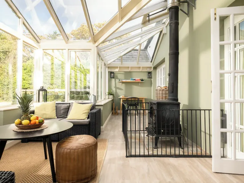 4 bedroom accommodation in Tiptoe, near Lymington - Image 1