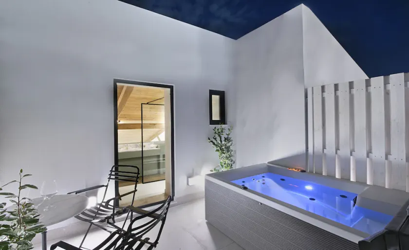 Athinaidos Platinum Loft by K&K - Image 1