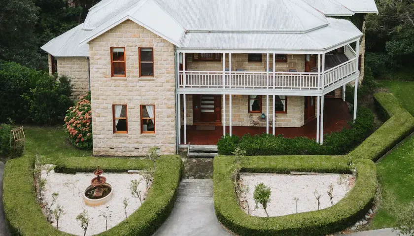 LE CHATEAU - POOL, Terrigal, Sleeps 18, Heated Spa, 8 Bedrooms, Acreage stay - Image 1
