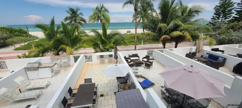 Unique Oceanview Terrance Beach Access Apartment with free parking - Image 1