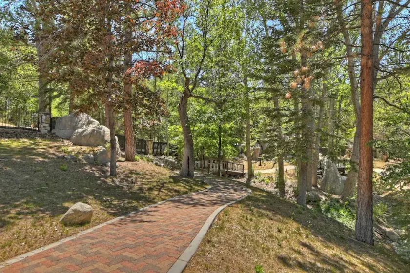 The Edgewood Mansion: Big Bear Lakes Finest Estate on Nearly 2 Acres! Close to Bear Mtn & Snow Summit! - Image 1