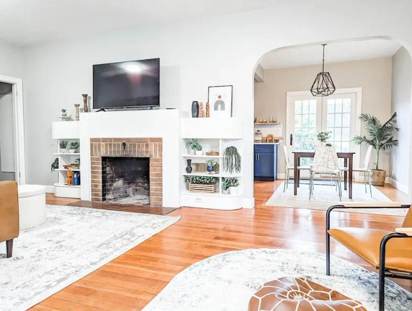 Downtown Historic Bungalow- Pet friendly fully fenced backyard - Image 1