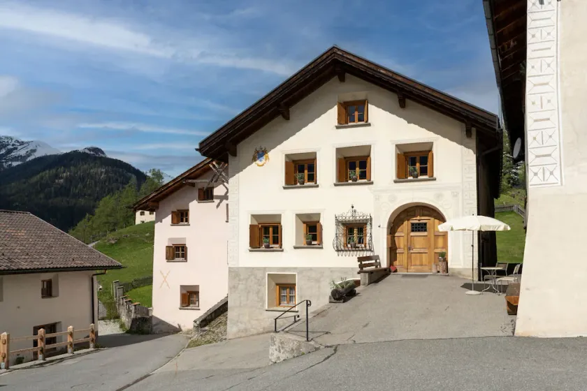 Suot Chastè Tarasp - Authentisches Engadiner Haus mit 6.5-Zimmer am Fusse des Schloss Tarasp - Image 1