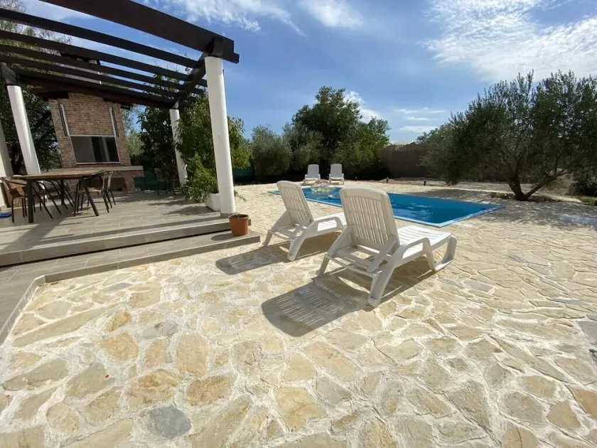 Modern Villa - Image 1