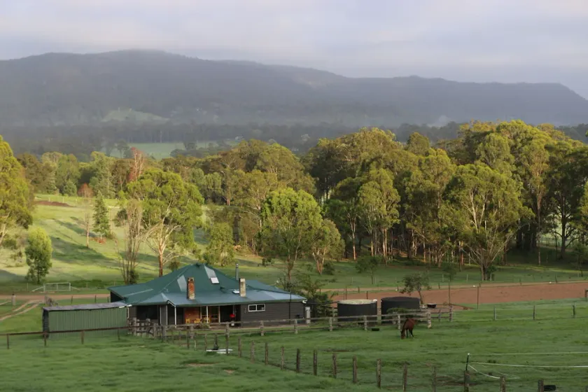 Newly Renovated with aircon throughout! Family, Horse and Dog Friendly Getaway - Image 1