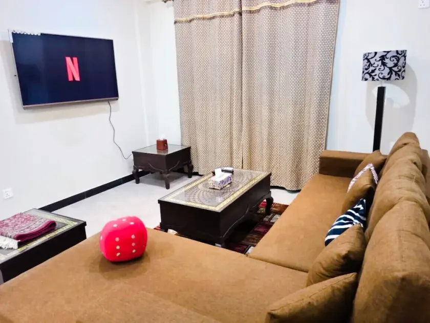 FAMILY Apt 2BHK Parking Netflix WiFi UhdTv Kitchen - Image 1