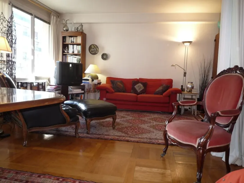 Montparnasse Typical French Parisian Area. 1BR/2BR. Sleeps 4. - Image 1