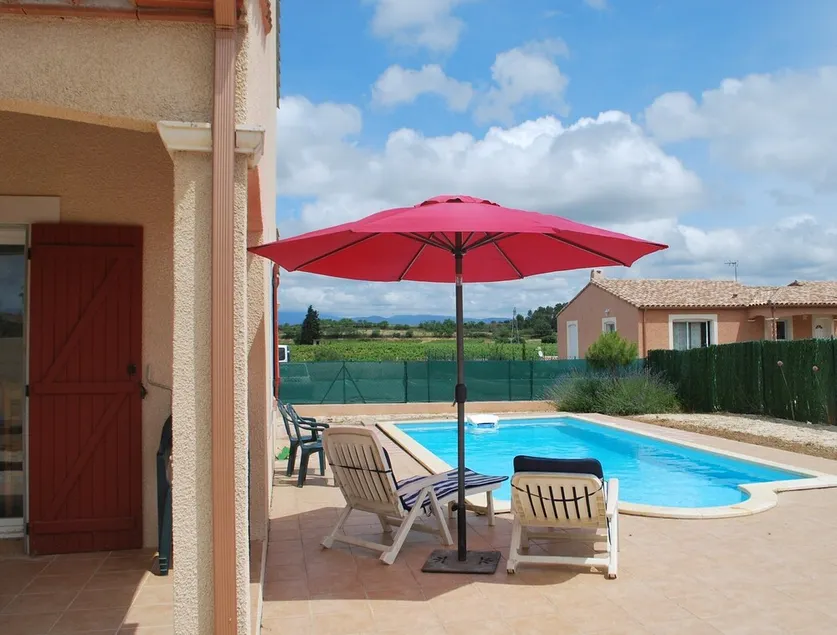 Moderne hus i rolige blind vej. Privat pool. - Image 1