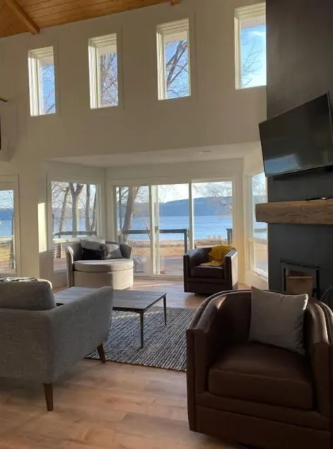 Stunning 3 bed/3bath Renovated Cabin on Lake Pepin - Image 1