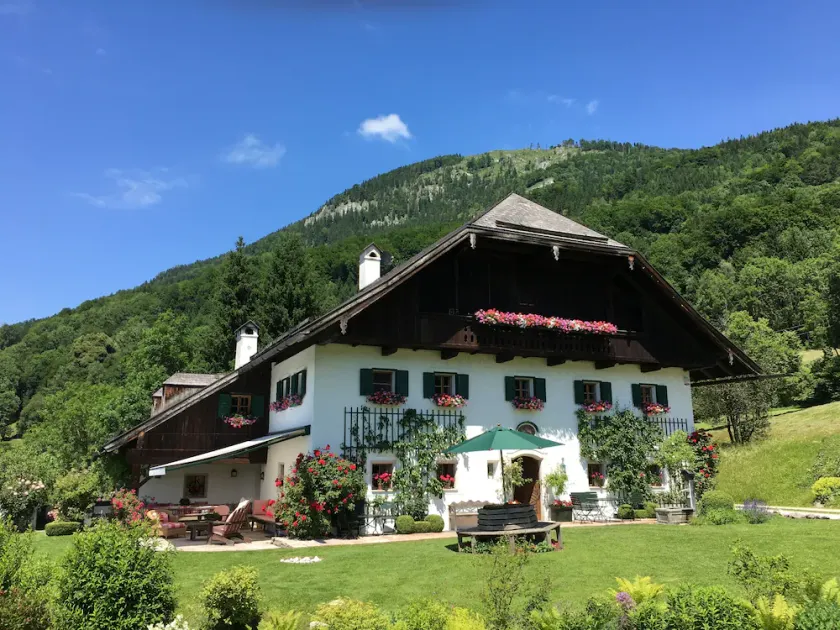 Luxurious country house, Sound of Music style above Salzburg - Image 1