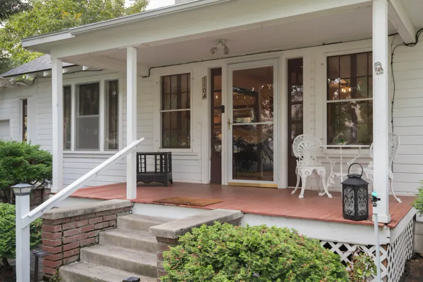 Historic River Front Farmhouse Near Wineries-Private waterfront! Winery tour! - Image 1