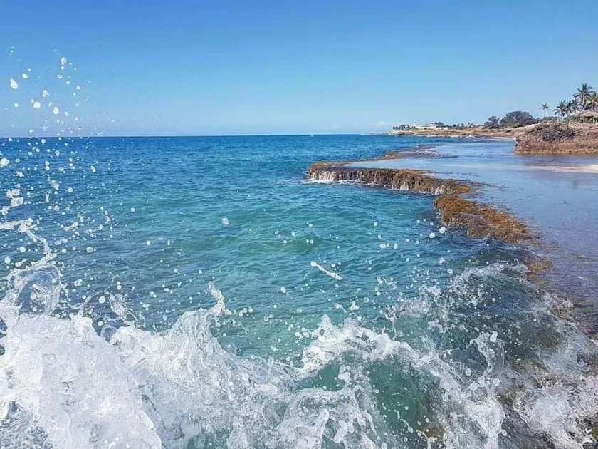Rock Side Beach Villa - Image 1