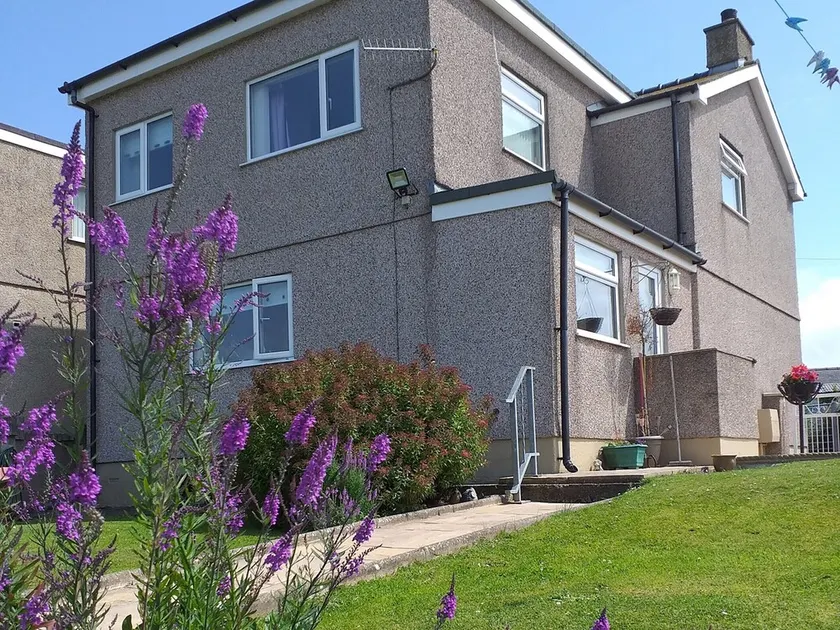 3 bedroom accommodation in Amlwch - Image 1