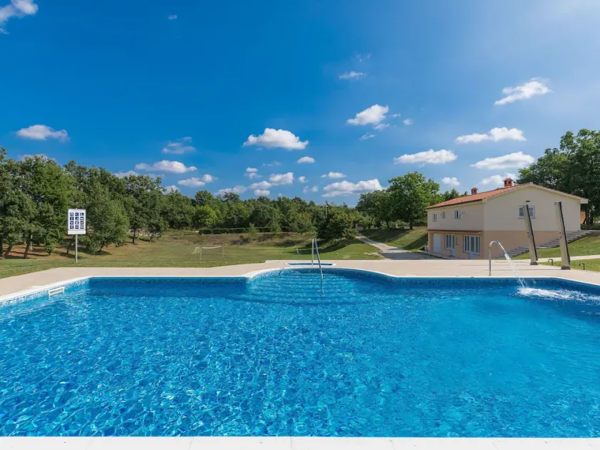 Precioso apartamento para 8 personas con piscina, WIFI, A/C, TV y terraza - Image 1