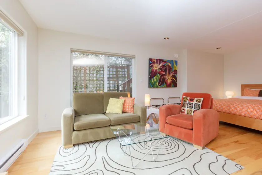 Victoria, ~BC~ - Fully Furnished-Self Contained Garden Suite - Image 1