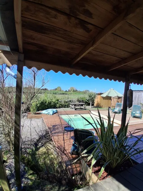La Remise à Bateaux': waterfront fisherman's hut, swimming pool, dog-friendly - Image 1