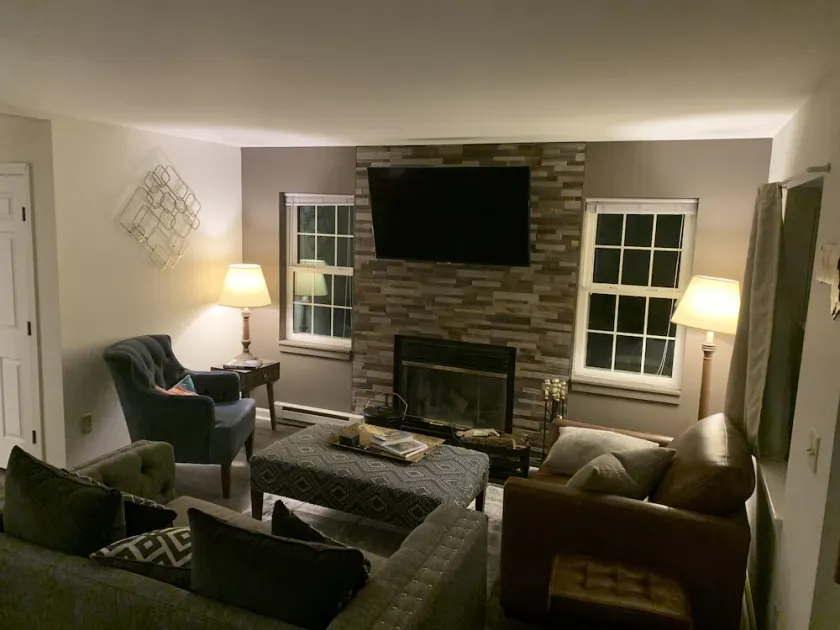 Mountainside: Large 3-level Jiminy Peak Home - Image 1