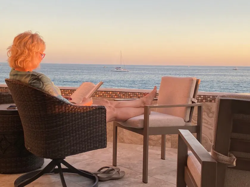 2 sovrum m / sovande, gå ut uteplats på stranden med havsutsikt, nyrenoverat! - Image 1