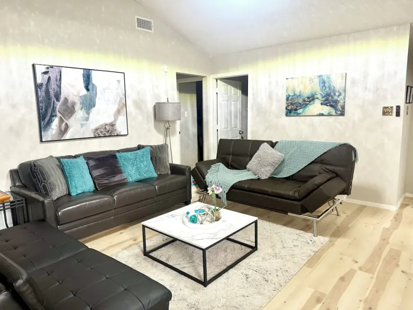 Comfort stay near AT&T stadium-Six Flags & all entertainments. - Image 1