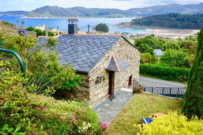Cozy Cottage with Magical Garden  Overlooking the Beach. - Image 1