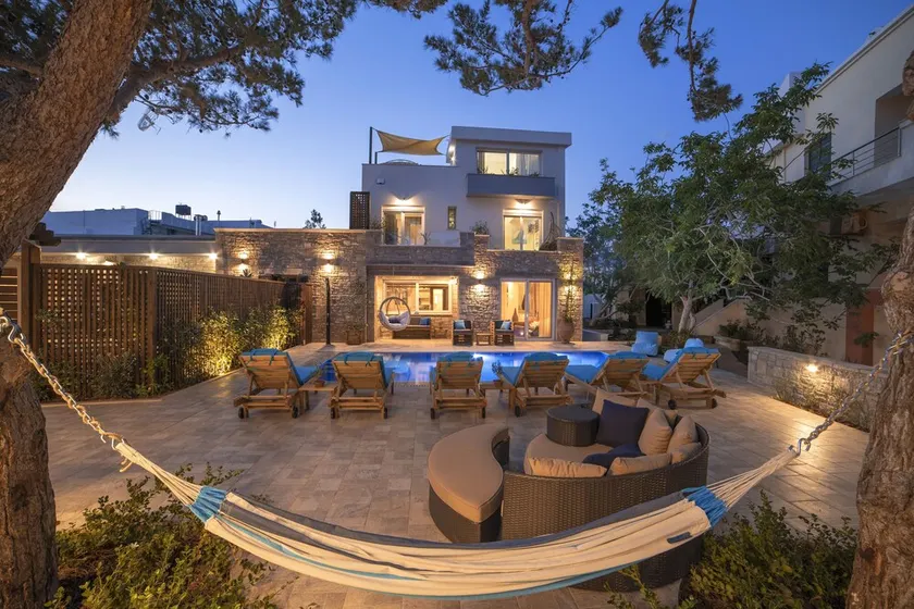 Luxury mezonette with private infinity pool next to beach - Image 1