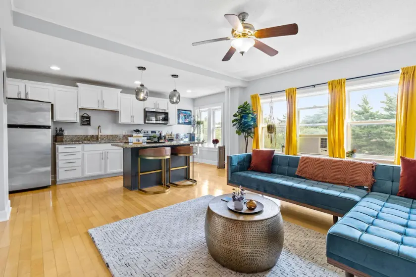 The Nelson - Gorgeous Condo Walkable to the Plaza + Streetcar! - Image 1