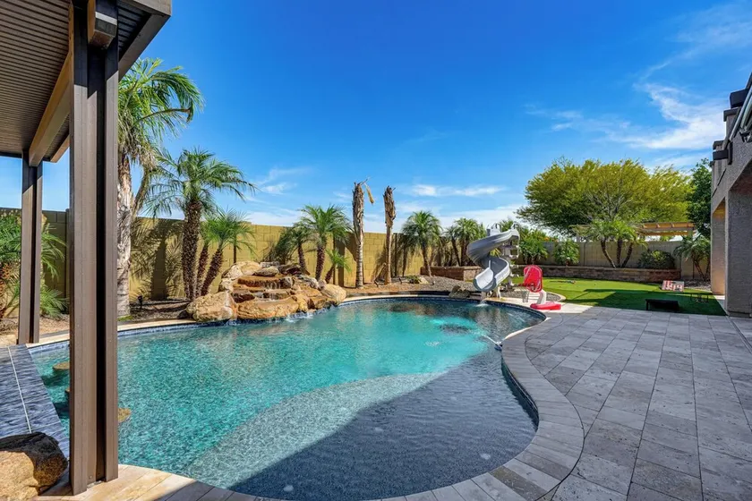 Swim-up Bar & Games! Ultimate Goodyear Group Stay - Image 1
