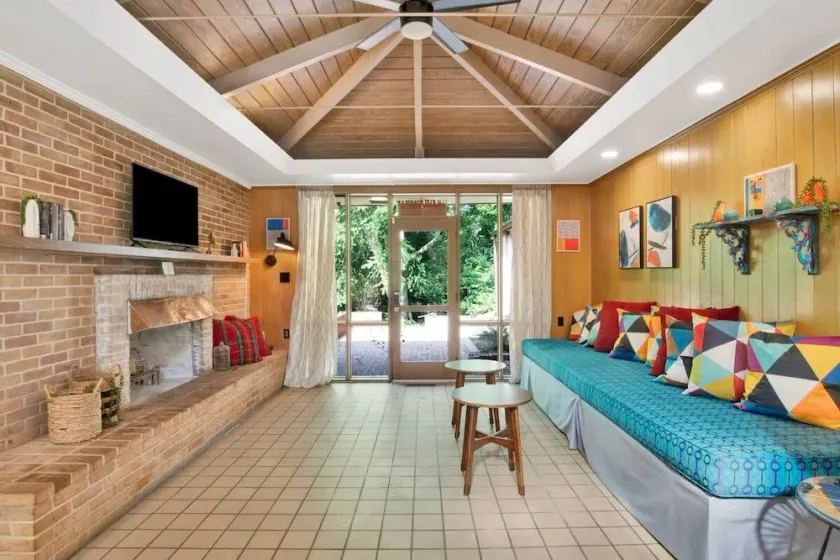 Midcentury Modern - Pool & Hot tub - Retro Retreat - Image 1
