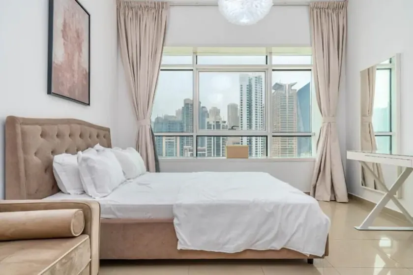 private studio next to metro station, jlt - Image 1