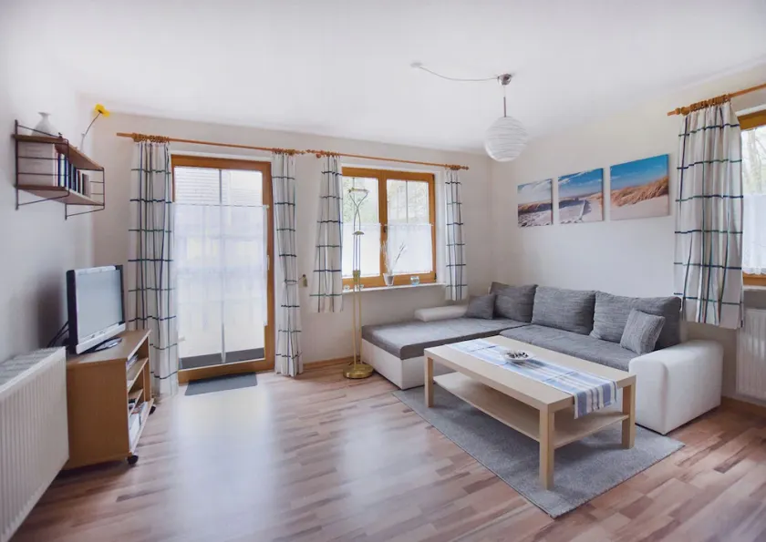 Cozy FHH up to 4 p. near Prerow harbor, pets allowed, WLAN, washing machine - Image 1