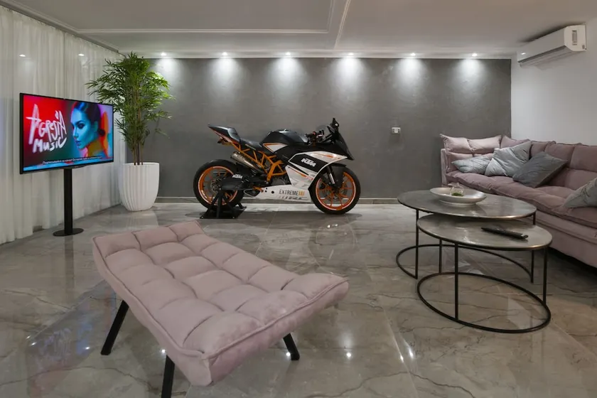 Unique apartment with jacuzzi, close to German colony - Image 1