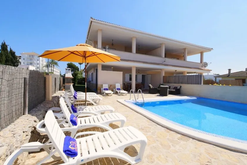 \"Villa Jerónimo\" com vista para a montanha, Wi-Fi, piscina, jardim, terraço e varanda - Image 1