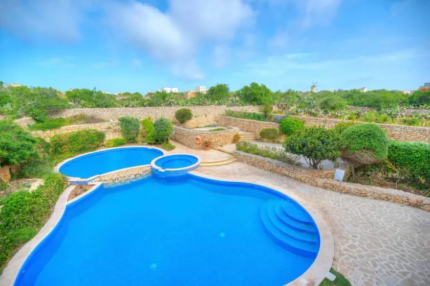 Spacious Apartment with Pool in Misrah Simar, Qala - Image 1