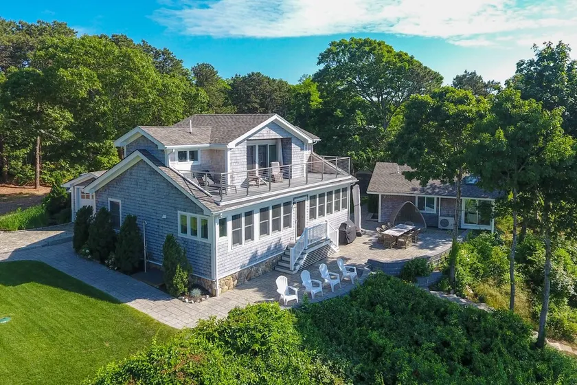 Amazing Gem with Guest House and Private Sandy Beach on Lagoon Pond - Image 1
