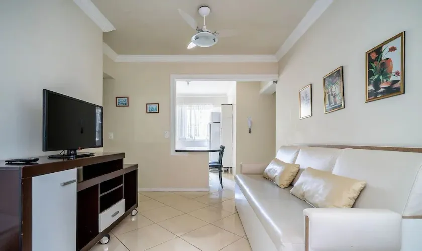 2 Bedroom apt 100m From th Central Beach BC Edg402 - Image 1