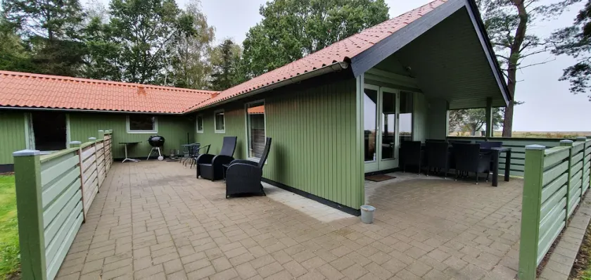 Skønt sommerhus med flot udsigt over Limfjorden og Sallingsundbroen. - Image 1