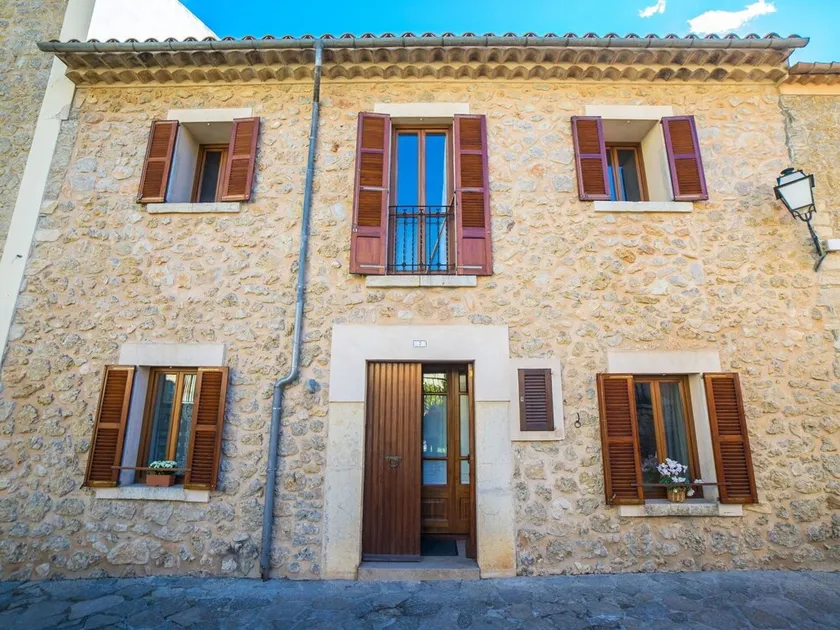 Vacation Home i Mancor De La Vall med 4 sovrum som kan rymma 8 - Image 1