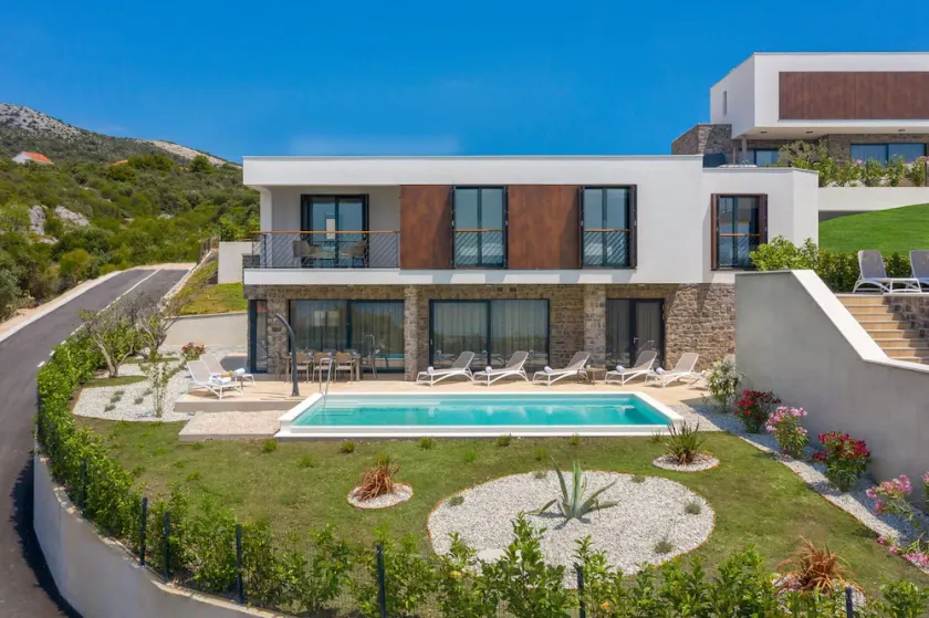 Sun Dance Luxury Villa I - Image 1