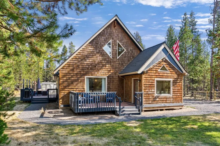 Peaceful chalet with hot tub and fire pit - Image 1