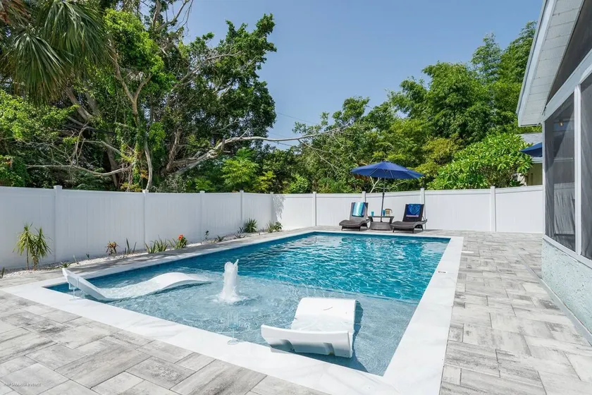 Stunning Private Pool Home | Lanai | Dog Friendly | 10 min to Siesta Key | Perfect Outdoor Living! - Image 1