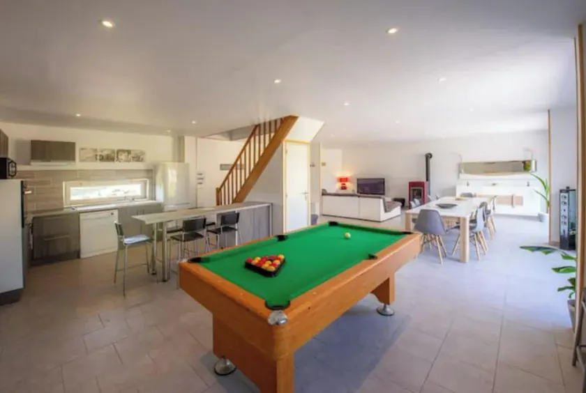SPACIOUS HOUSE WITH JACUZZI AND SAUNA - Image 1