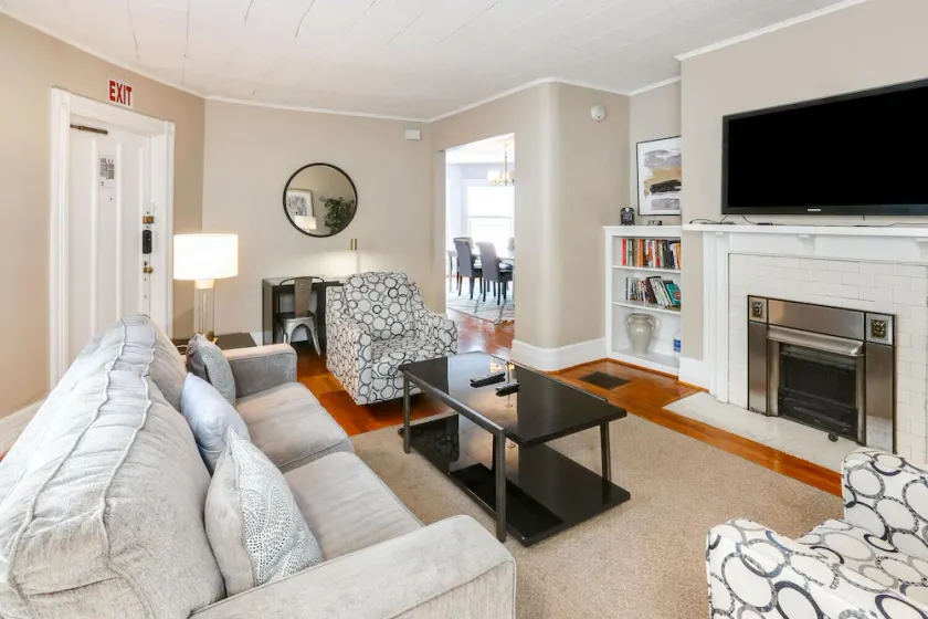 Lovely  2 Bdrm Apartment on Bidwell Pkwy off Elmwood - 2nd Floor - Image 1