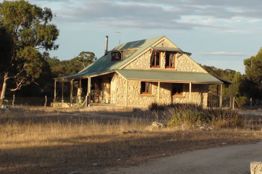 Broken Gum Country Retreat - 150 acres of beautiful bush and countryside - Image 1