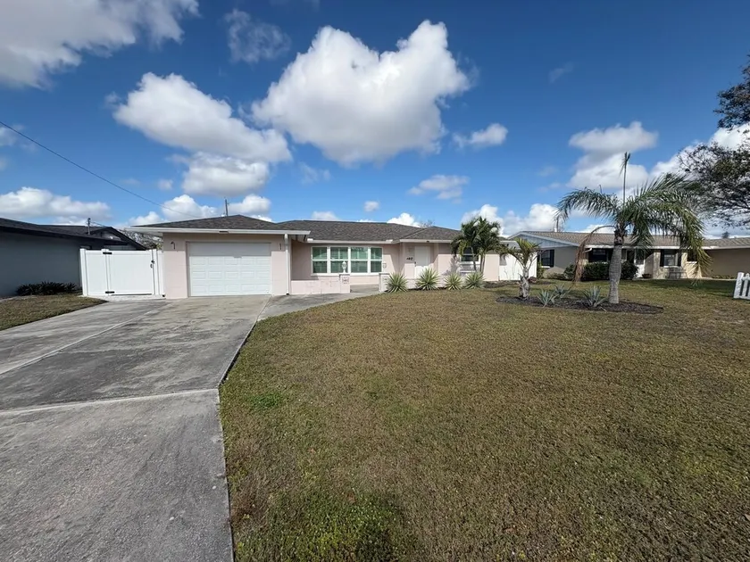 Contemporary Remodeled, minutes from beach! - Image 1