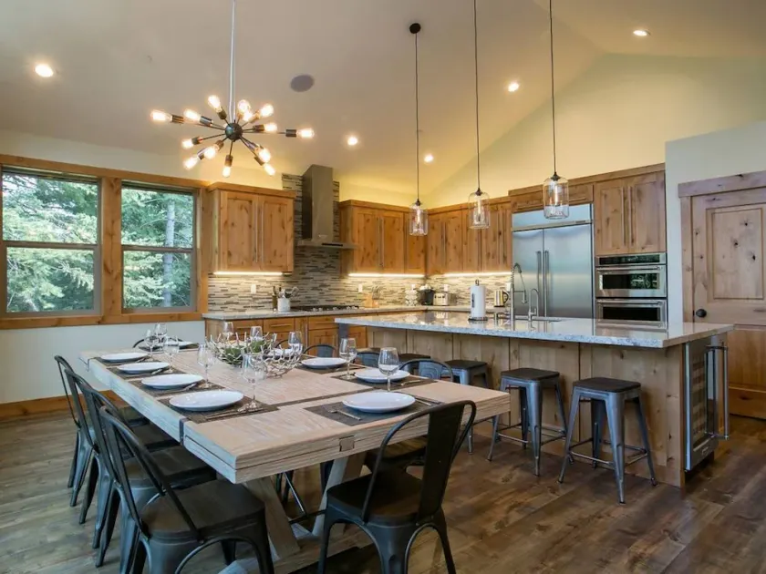 ⭐️ Luxe 6BR / 6BA Home Sleeps 18! Sauna + vapeur + bain à remous à 5 minutes des pistes de ski TD - Image 1