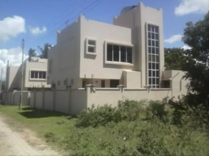 The Twin Home and apartments! The entire place for you. - Image 1