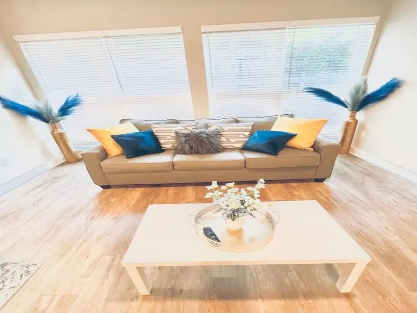 Uptown Traveling Dreams Studio w/Gym & Rooftop Pool! - Image 1