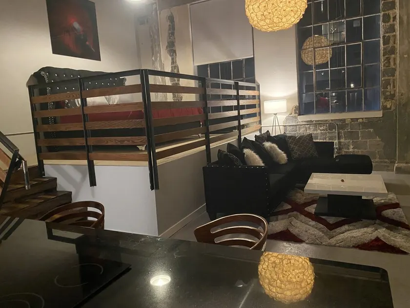 Luxurious 1BD 1BA Studio Downtown - Image 1
